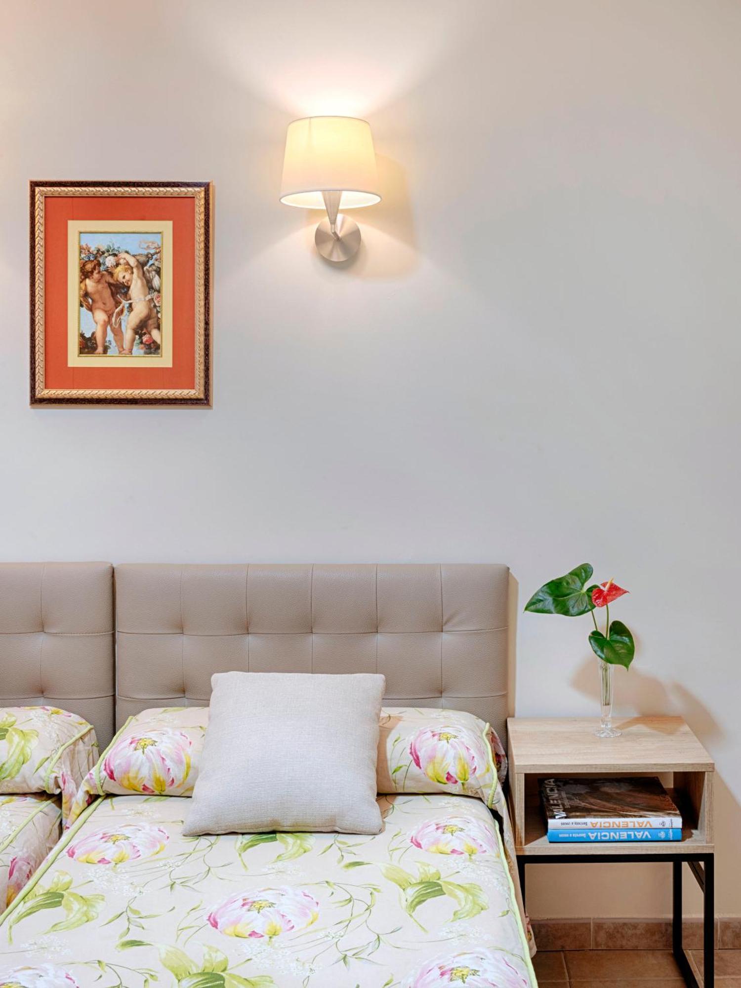 Hostal Antigua Morellana Valencia Exterior foto